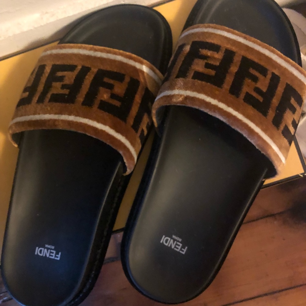 Fendi logo velvet slides Size 49 IT - Picture 2 of 4